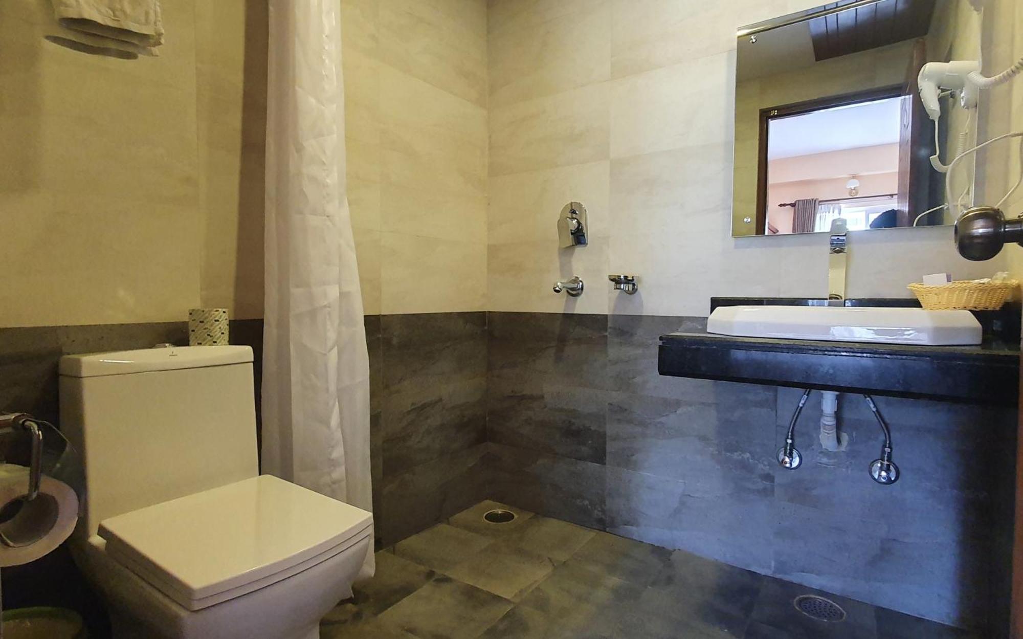 Hotel Lake Shore Pokhara Quarto foto