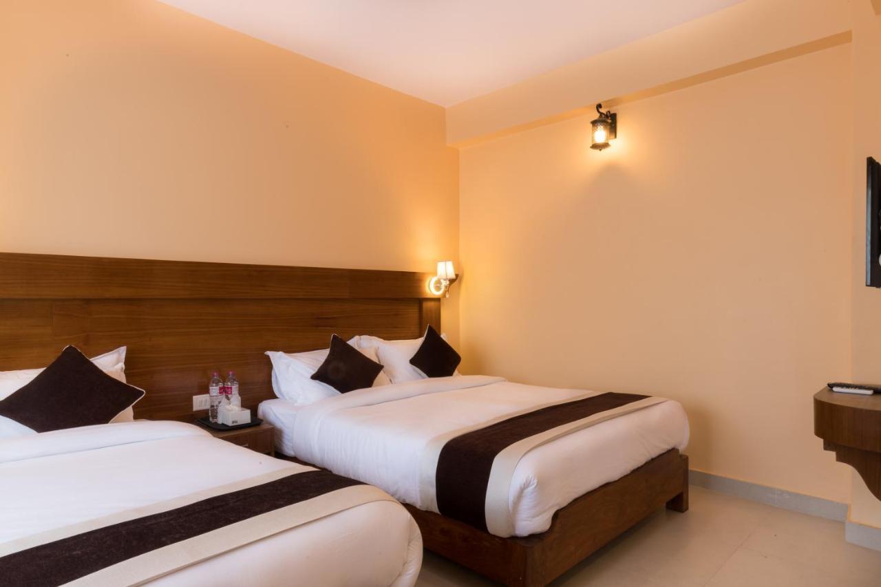 Hotel Lake Shore Pokhara Exterior foto