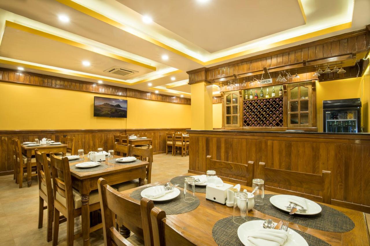 Hotel Lake Shore Pokhara Exterior foto
