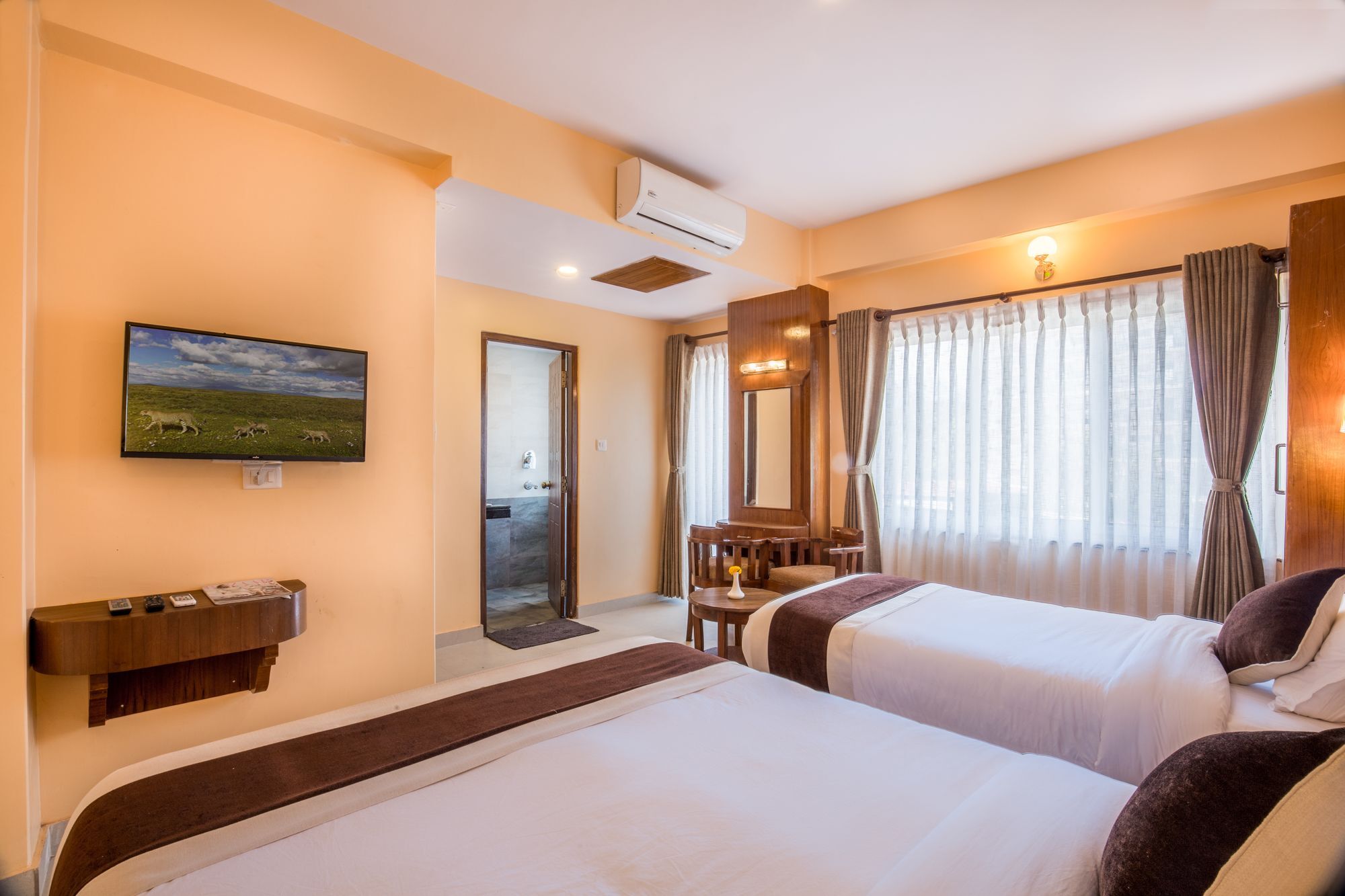 Hotel Lake Shore Pokhara Exterior foto